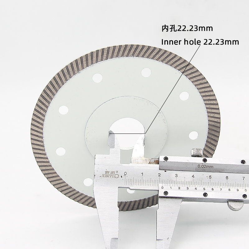 115 Ceramic blade with reinforcing flange and small corrugation