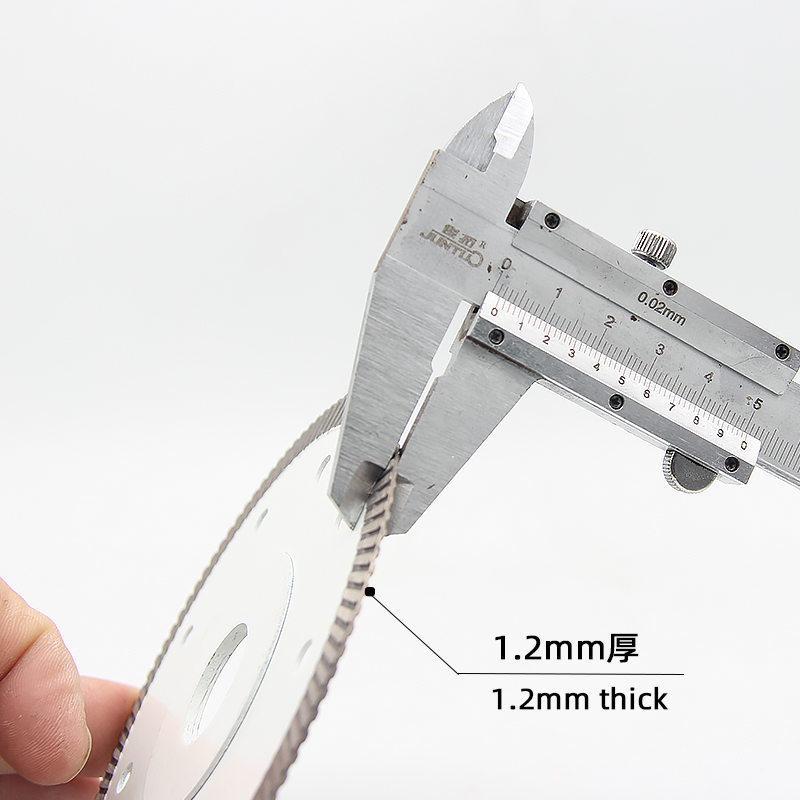 115 Ceramic blade with reinforcing flange and small corrugation